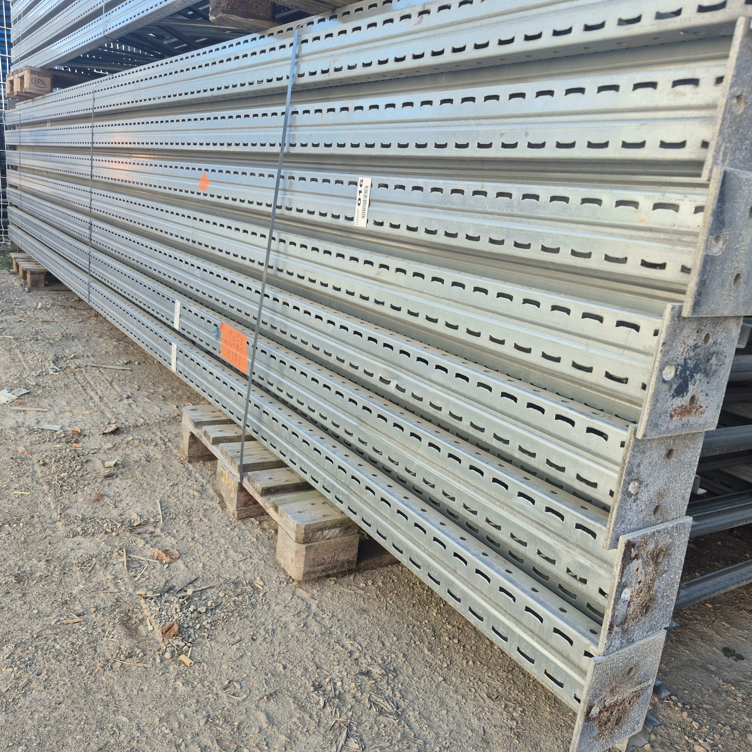 LOT RACK A PALETTE GALVA
